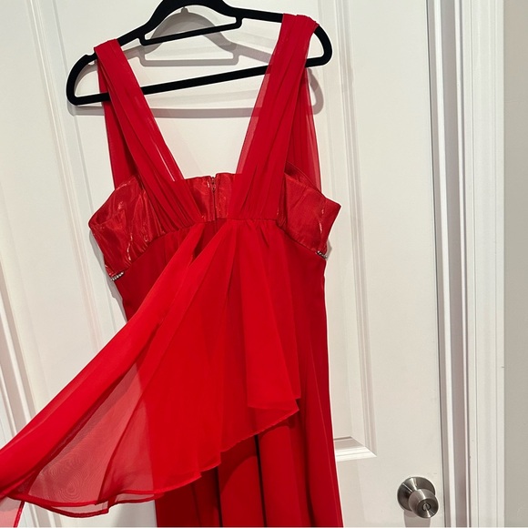 Elegant Red Evening Gown - Picture 6 of 6